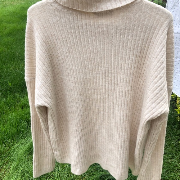 Denver Hayes sweater - Picture 2 of 7